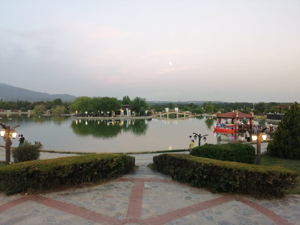Göl Restoran gölet manzaralı restoran alanı